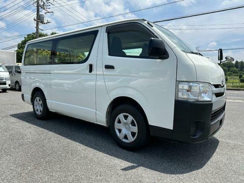 TOYOTA Regiusace Van