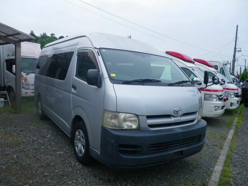 TOYOTA HIACE COMMUTER