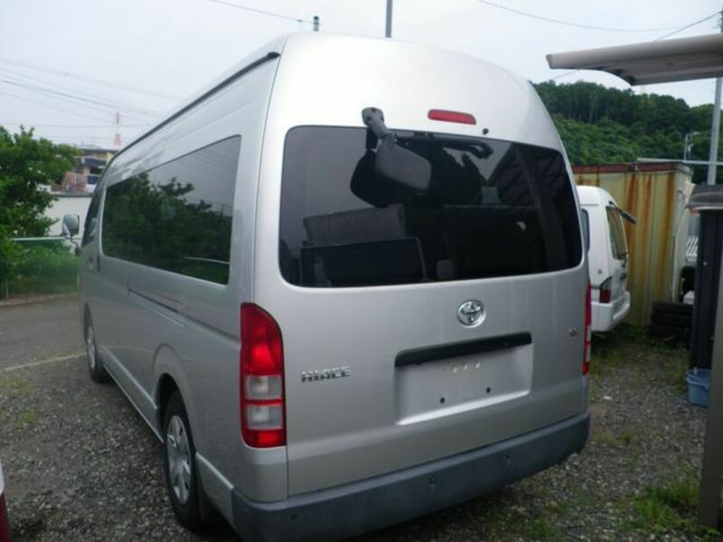 HIACE COMMUTER