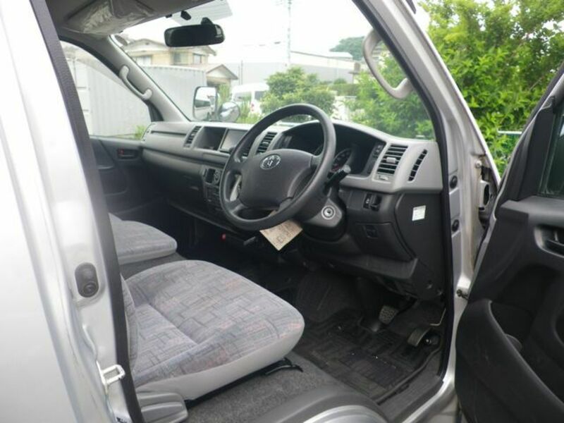 HIACE COMMUTER