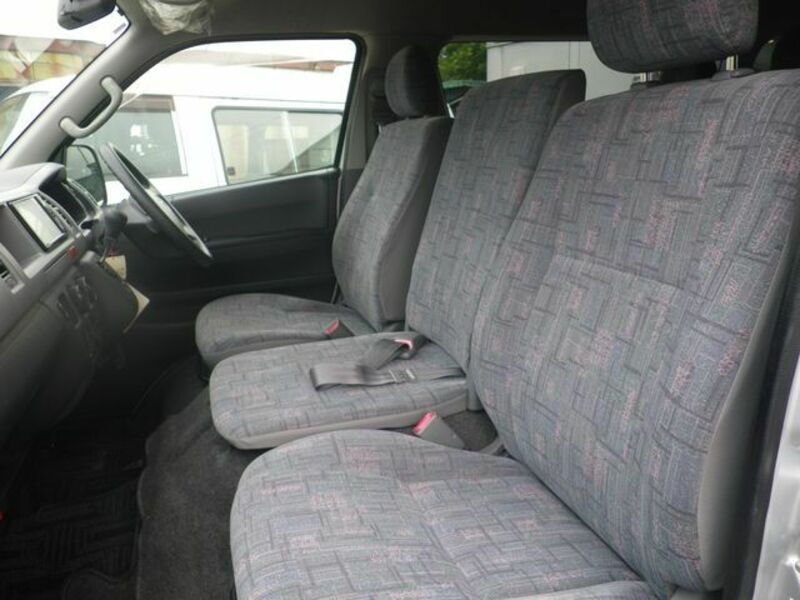 HIACE COMMUTER