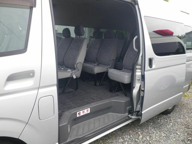 HIACE COMMUTER