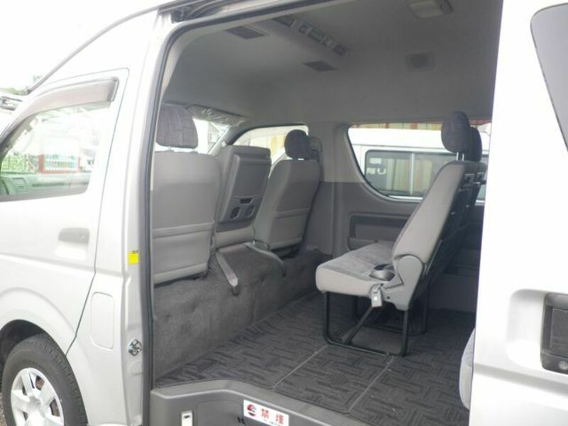 HIACE COMMUTER