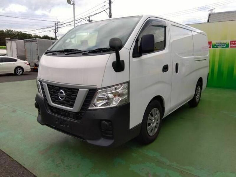 NV350 CARAVAN-0