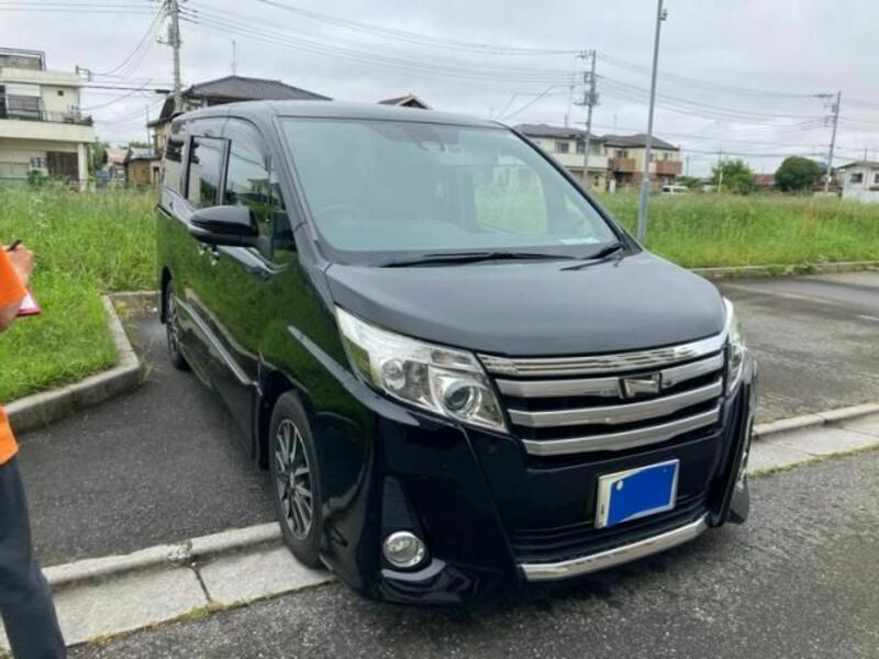TOYOTA NOAH