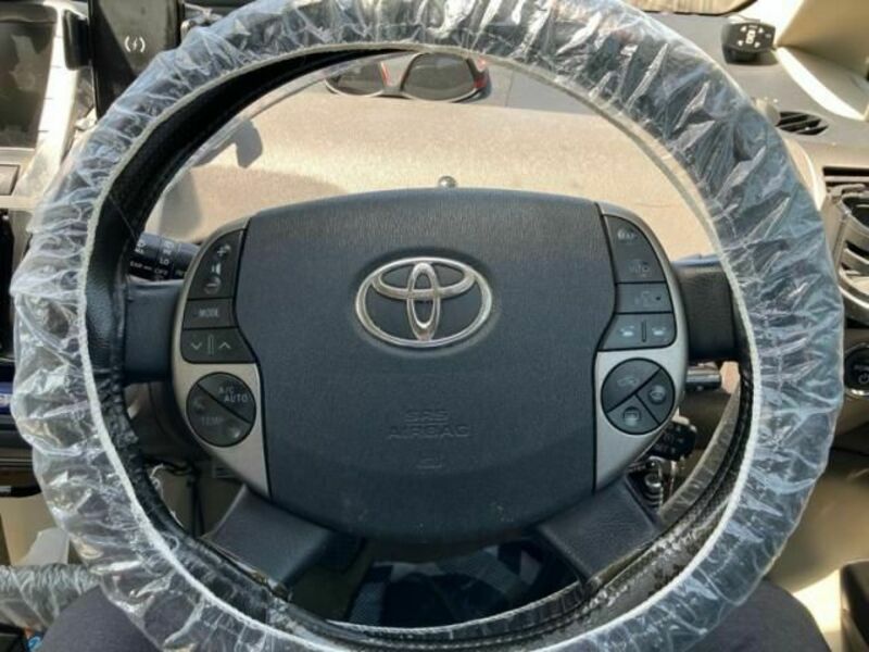 PRIUS-16