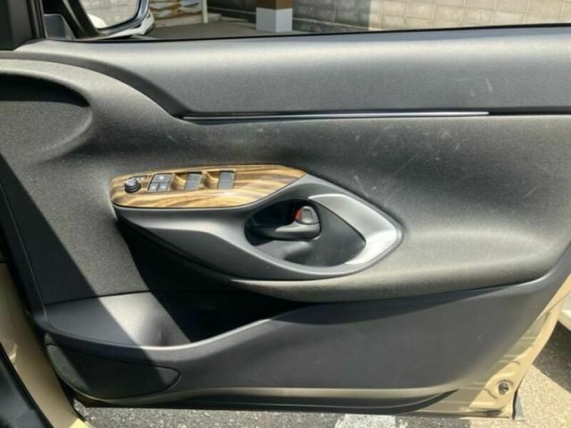 YARIS CROSS