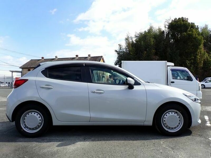 MAZDA2