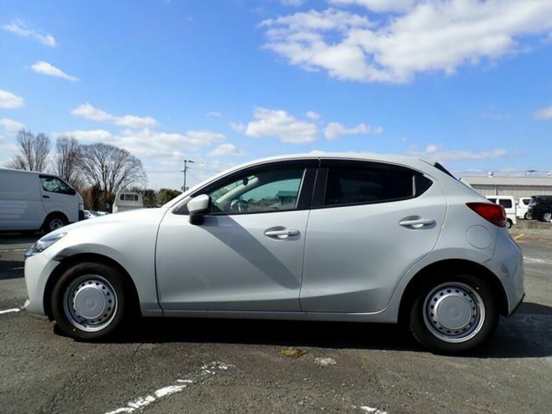 MAZDA2