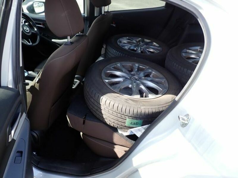 MAZDA2