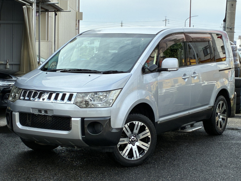 MITSUBISHI DELICA D5