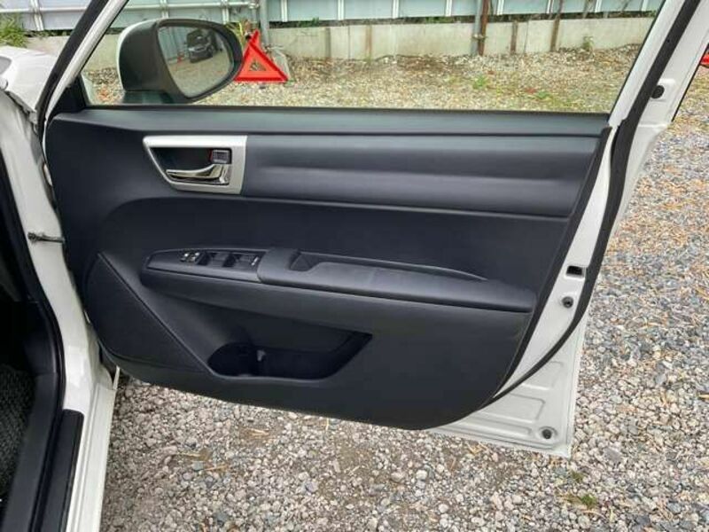 COROLLA AXIO
