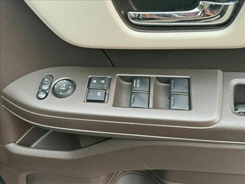 N BOX