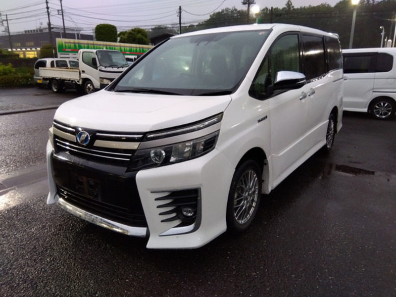 TOYOTA VOXY