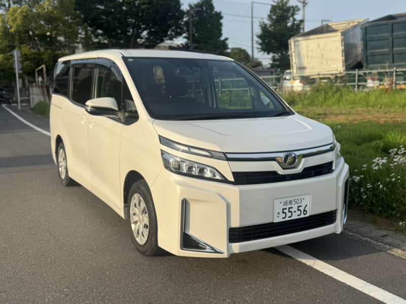 TOYOTA VOXY