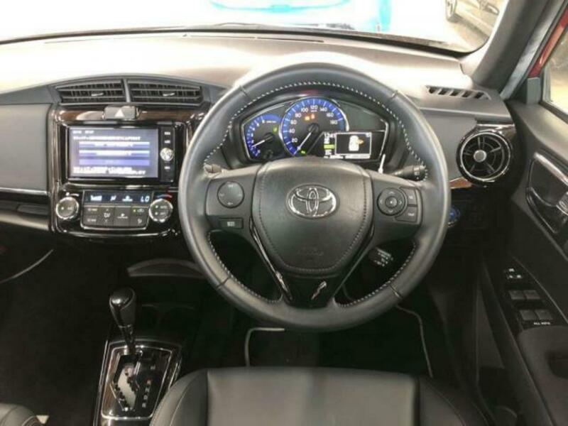 COROLLA AXIO