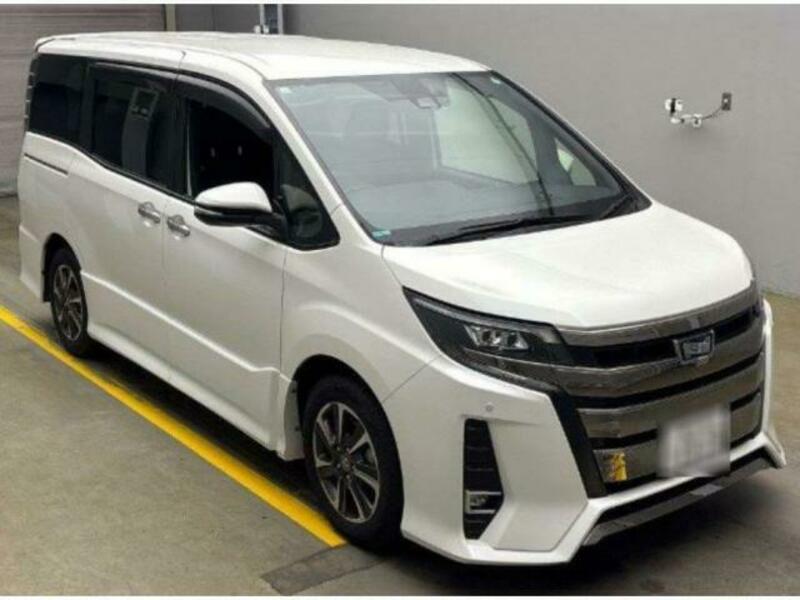 TOYOTA NOAH