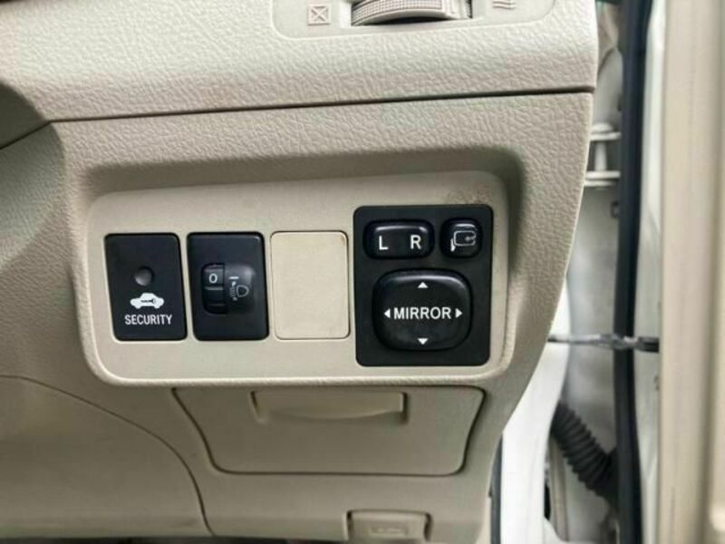 COROLLA AXIO-16