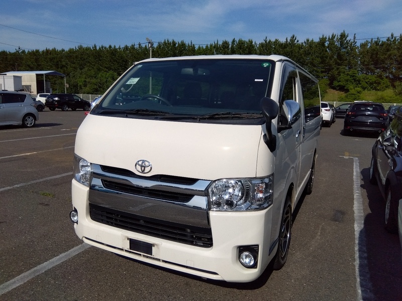 TOYOTA HIACE VAN