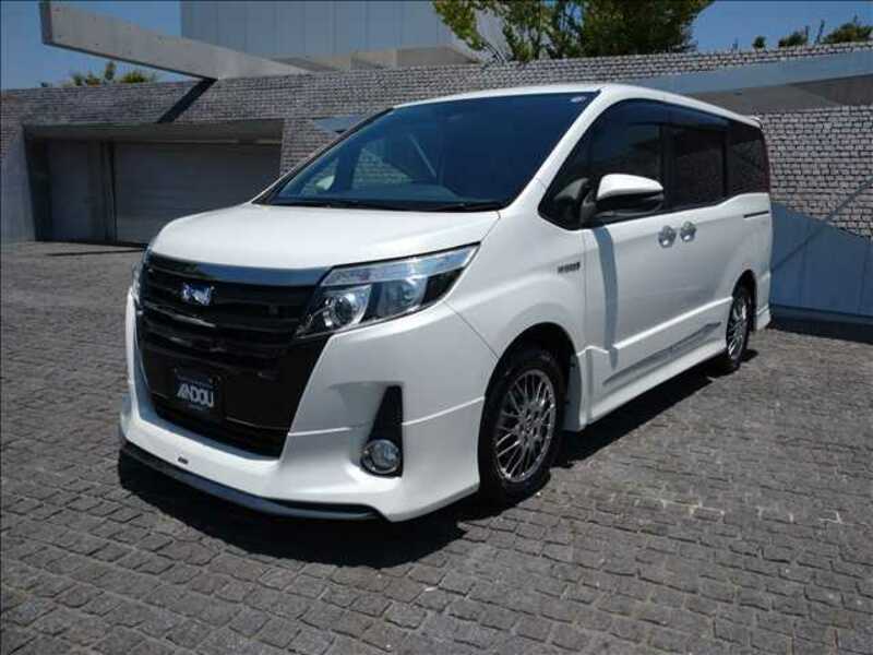 TOYOTA NOAH