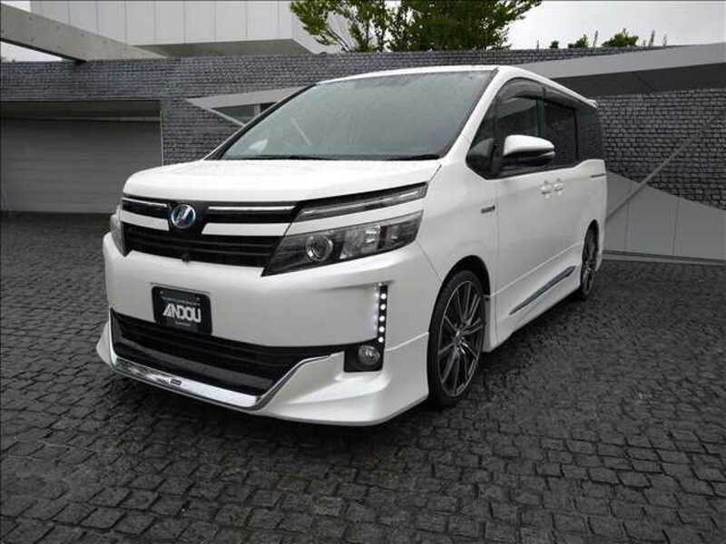 TOYOTA VOXY