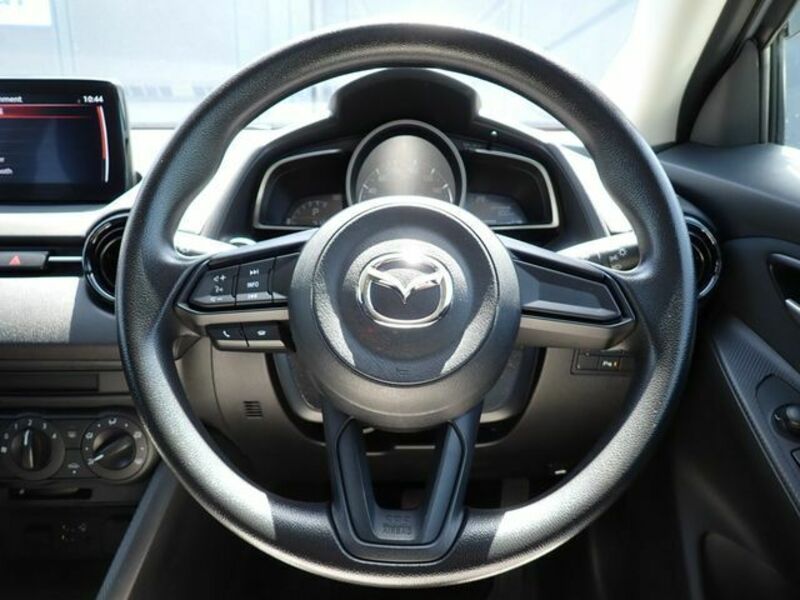 MAZDA2