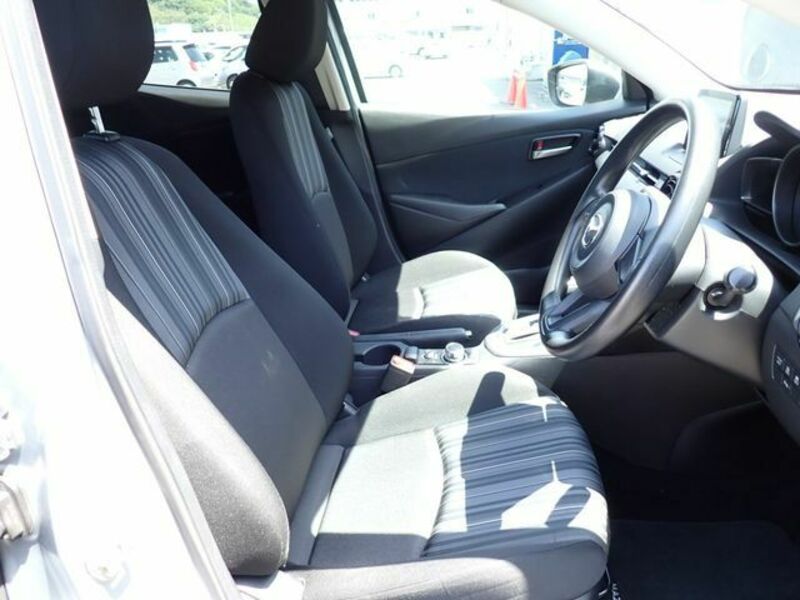 MAZDA2