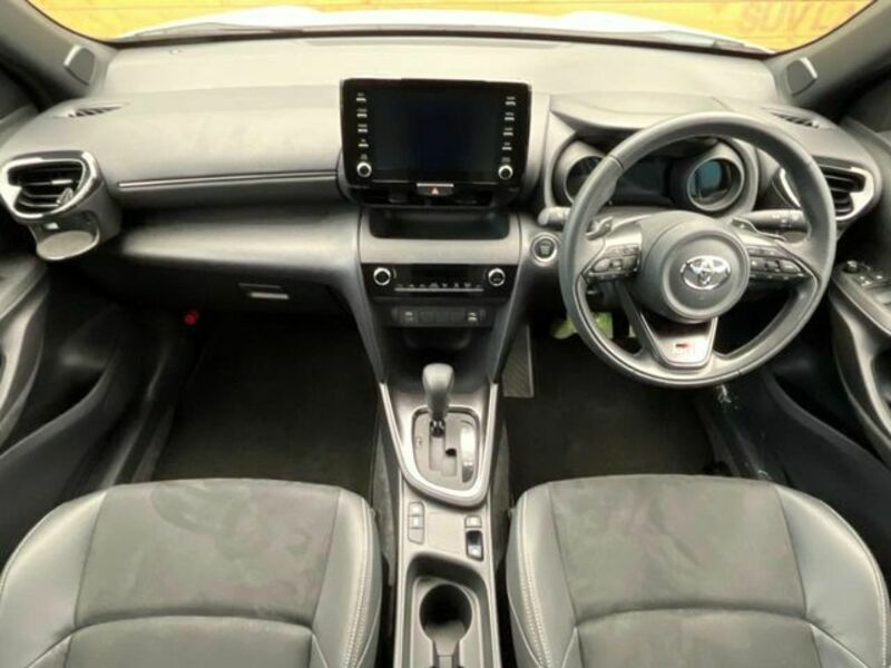 YARIS CROSS