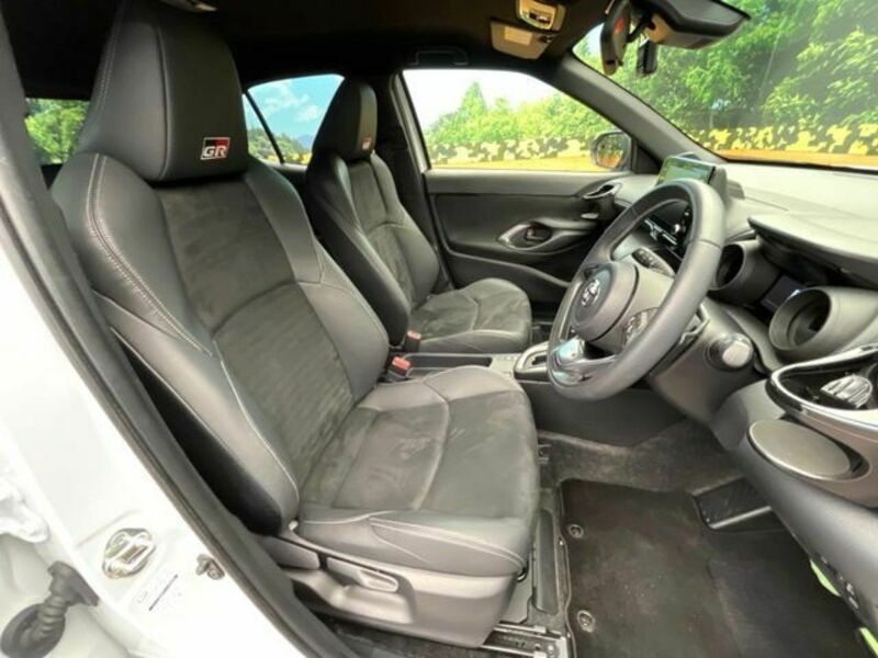 YARIS CROSS