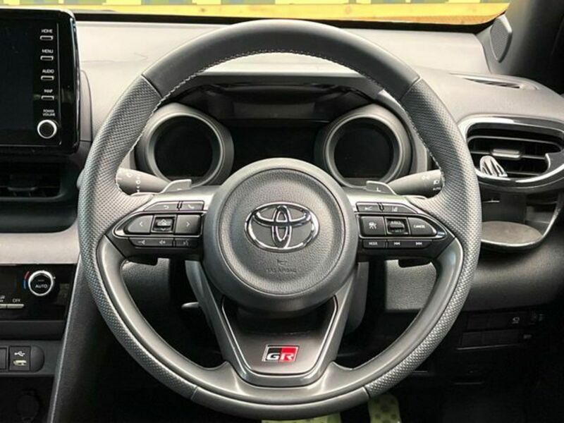 YARIS CROSS