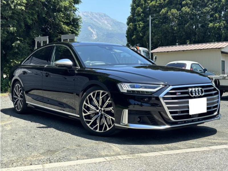 AUDI S8