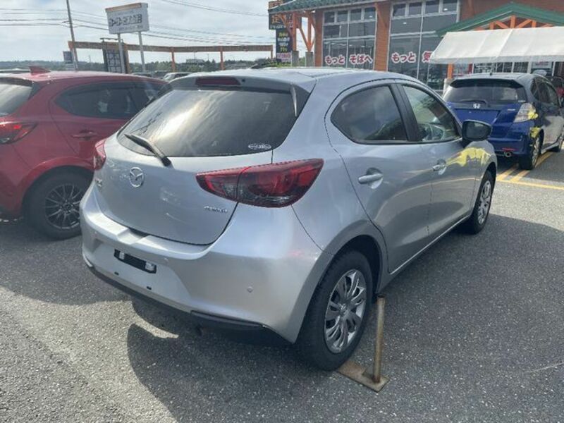 MAZDA2