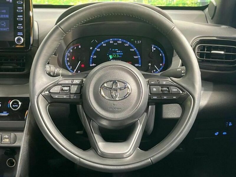 YARIS CROSS
