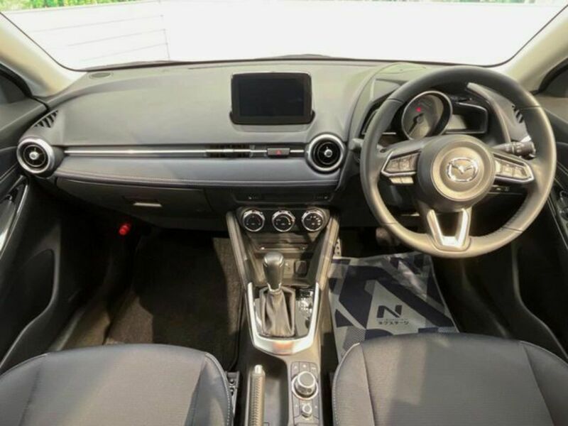MAZDA2