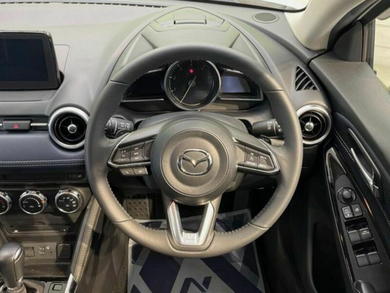 MAZDA2