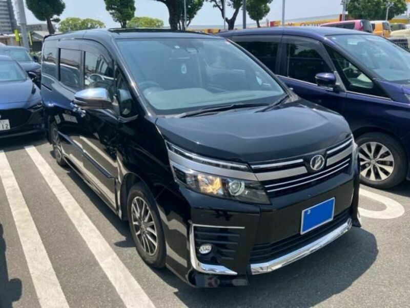 TOYOTA VOXY