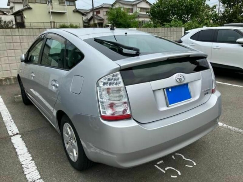PRIUS-8