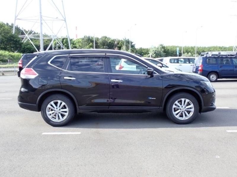 X-TRAIL