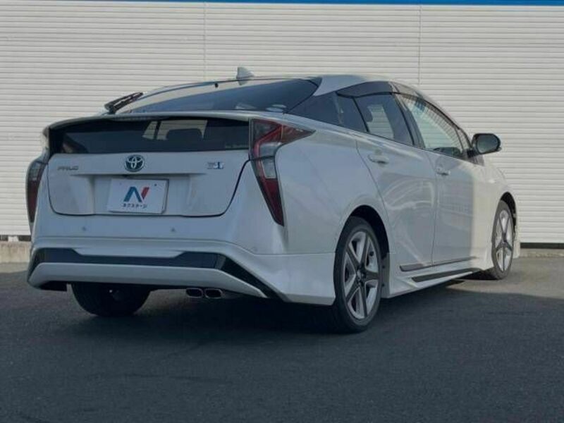 PRIUS-17