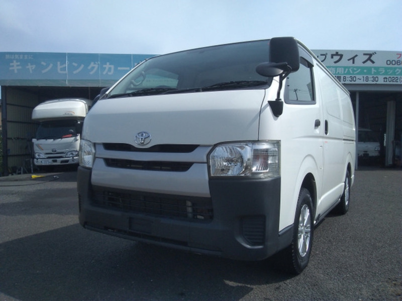 TOYOTA HIACE VAN