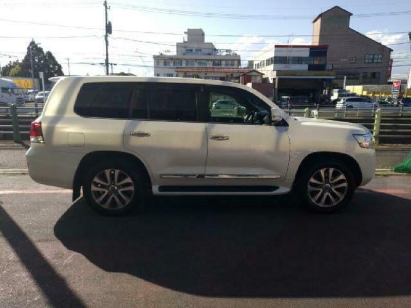 LAND CRUISER-9
