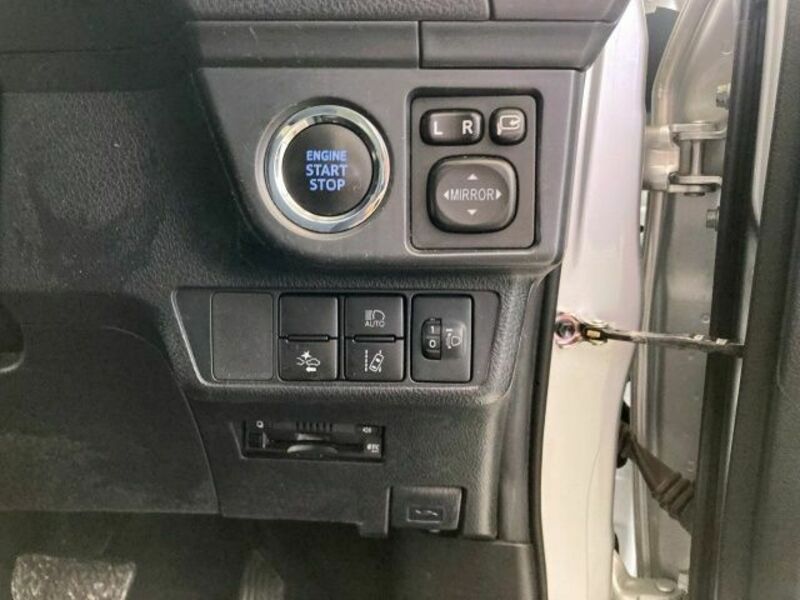 COROLLA AXIO