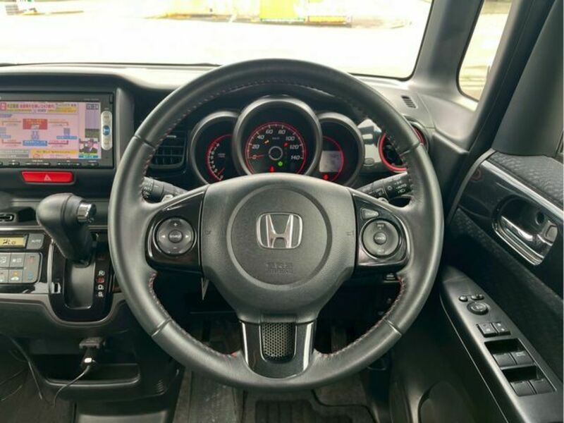 N BOX CUSTOM