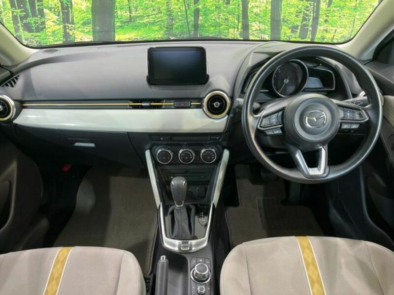 MAZDA2