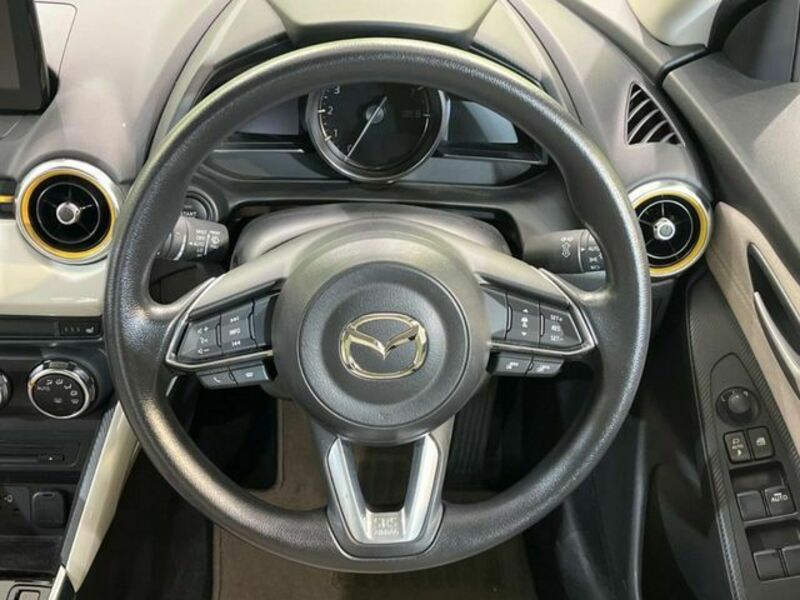MAZDA2