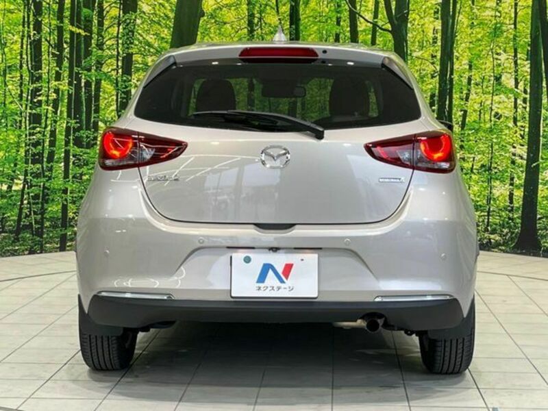 MAZDA2