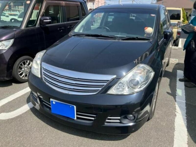 NISSAN TIIDA