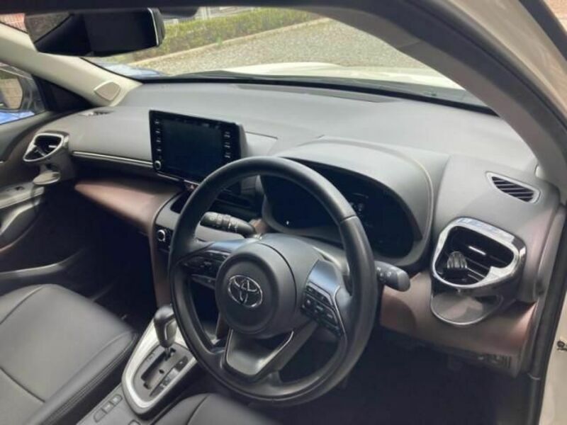 YARIS CROSS