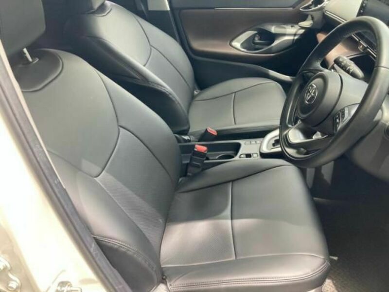 YARIS CROSS