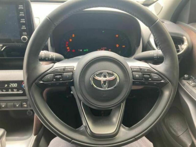 YARIS CROSS